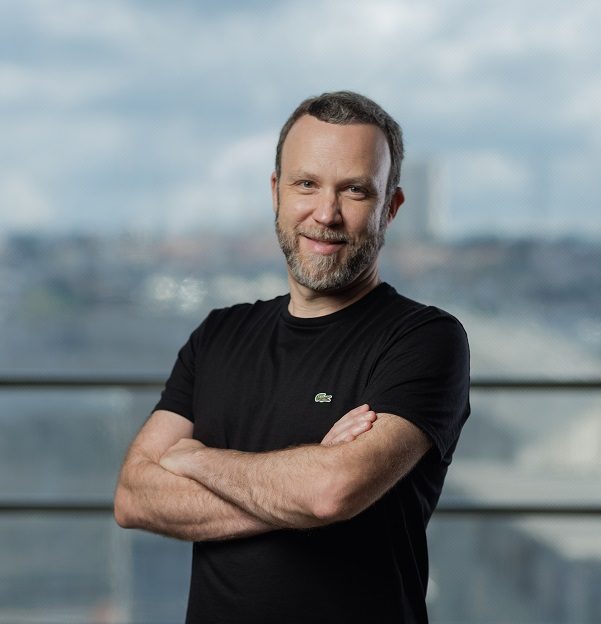 TOTVS cierra el 4T25 con ingresos netos de R$ 1.5 billones, un aumento del 16% interanual, y margen EBITDA ajustado de 27.1%