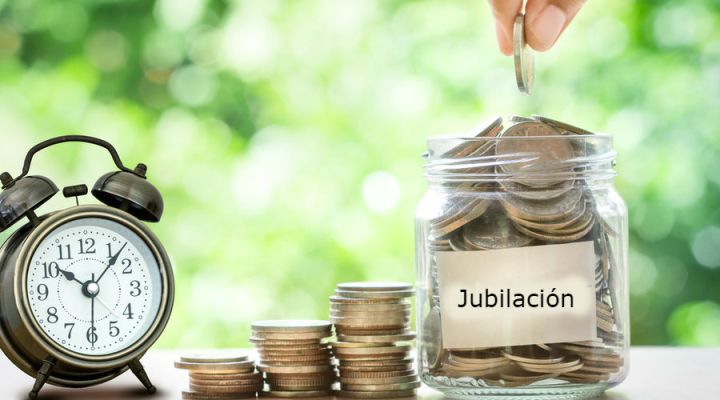 Más de la mitad de los adultos ahorra, pero hasta 36.6% lo hace fuera del sistema financiero, perdiendo rendimientos clave para su futuro